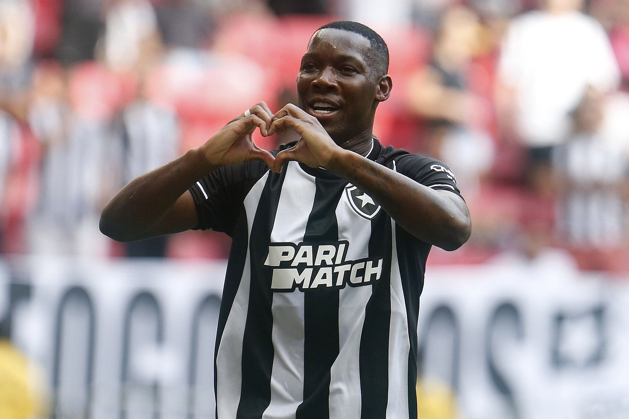 Jogador usa time mineiro como exemplo em defesa da temporada do Botafogo