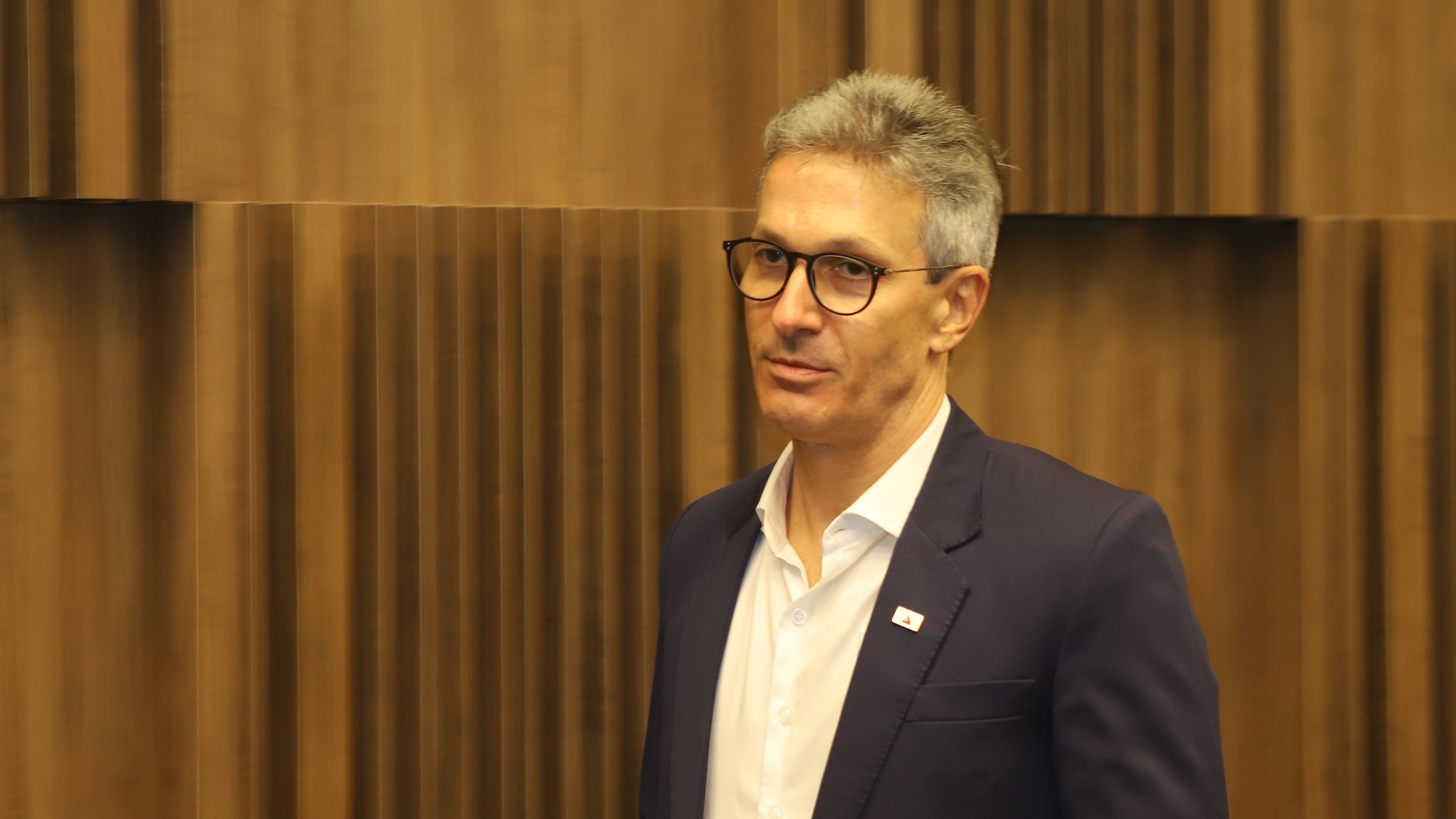 Zema anuncia recomposição salarial de 5,4% para servidores de Minas