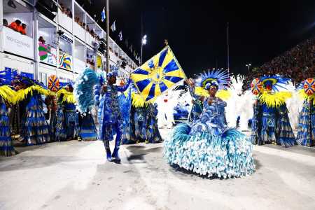 Porta-bandeira e mestre sala da Unidos da Tijuca no desfile de 2023