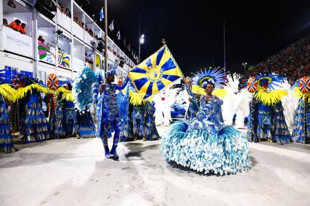 Porta-bandeira e mestre sala da Unidos da Tijuca no desfile de 2023