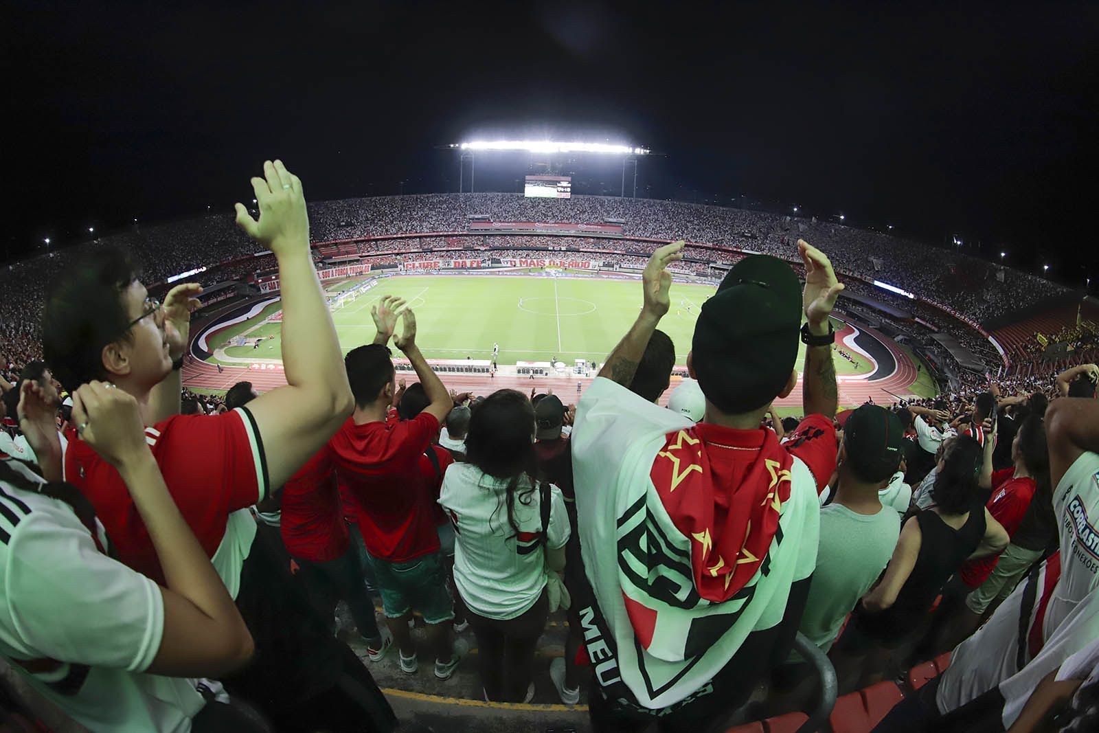 Grandes eventos, como partidas de futebol, deverão fornecer água gratuita até o final de 2024