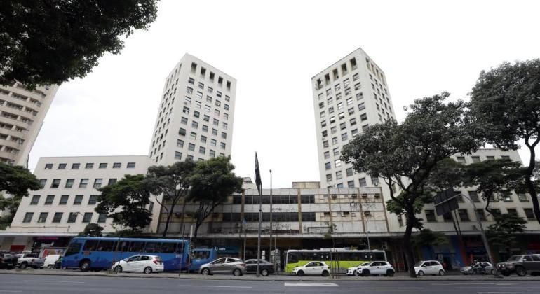 Lojas de antigo edifício do Centro de BH serão demolidas para construção de praça