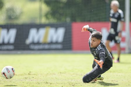 Matheus Mendes durante treinamento na Cidade do Galo