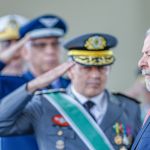 Em meio a julgamento de Bolsonaro, Lula recebe chefes militares e jurista italiano