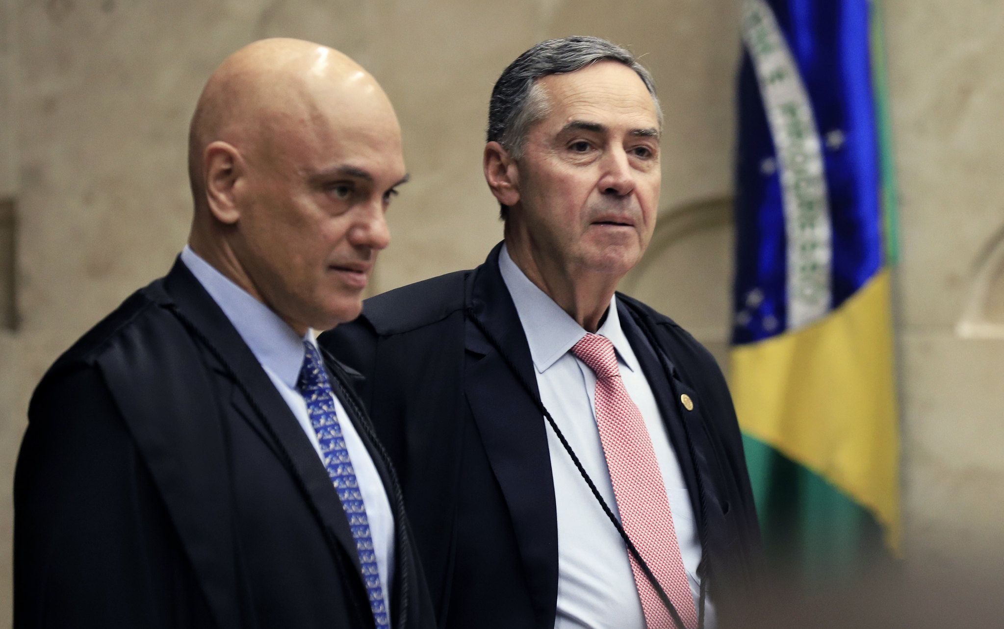 Barroso rejeita afastamento de Moraes em investigação sobre vazamento de mensagens
