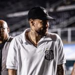Santos anuncia contratação de Neymar, que retorna ao futebol brasileiro