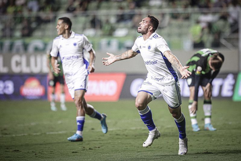 Atacante tem 'chance zero' de ser reintegrado no Cruzeiro; entenda