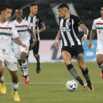 Mário Bittencourt, do Fluminense, critica grama sintética e alfineta o Botafogo