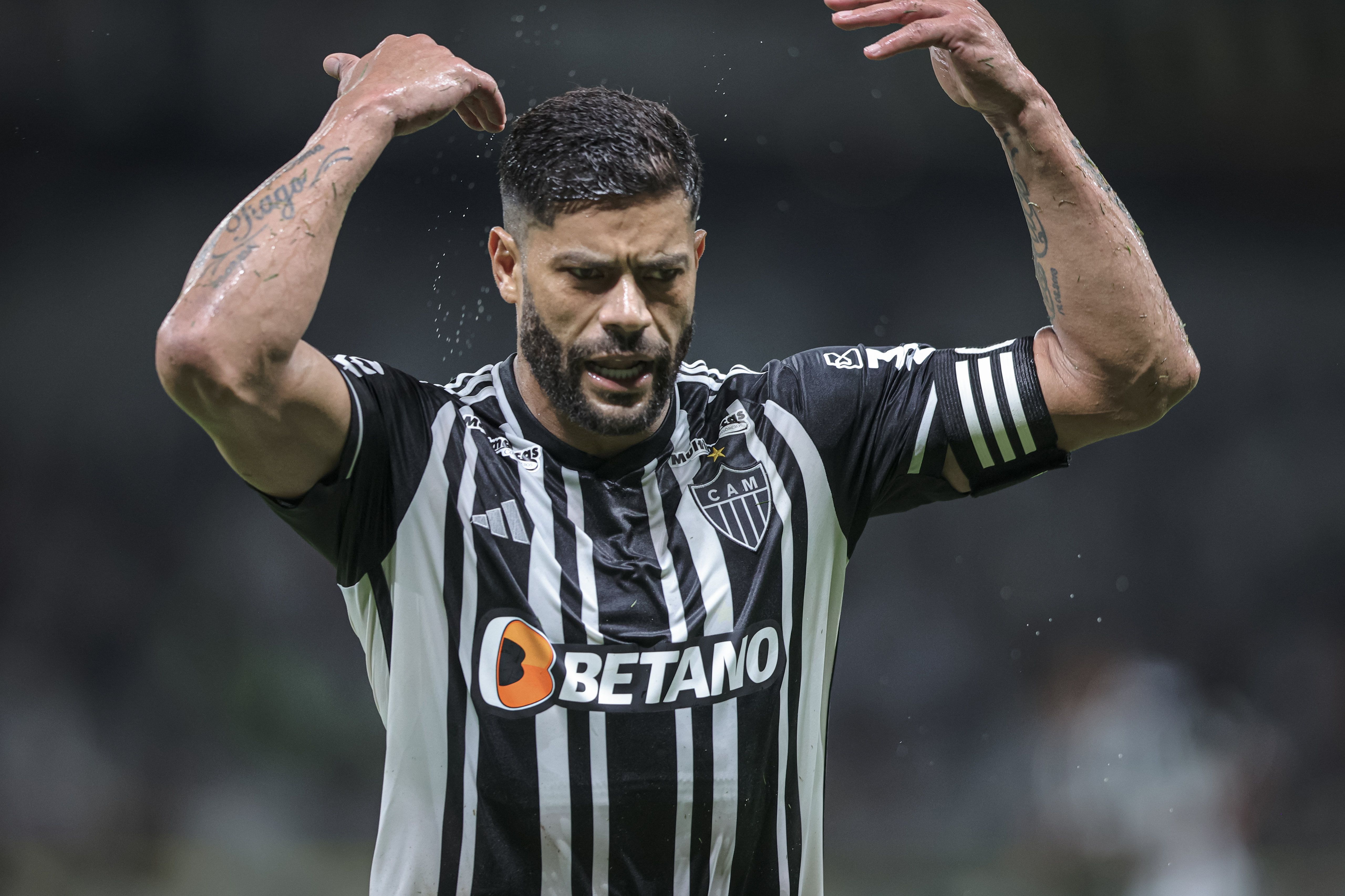 Hulk surpreende sobre permanência no Atlético: 'Vou deixar para falar no futuro'