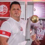 Ex-atacante Kuki recebe alta hospitalar após 18 dias internado