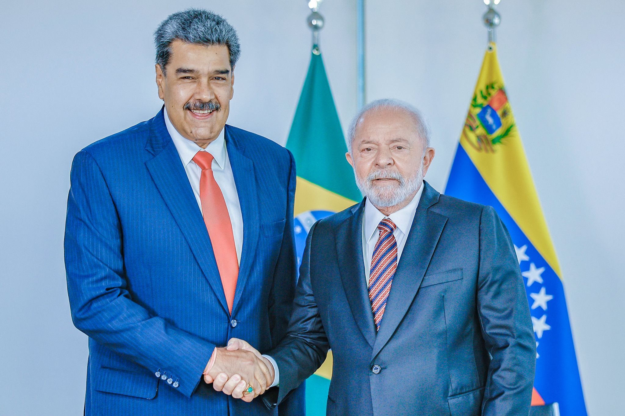 Lula faz ligação sigilosa a Maduro sobre ataques dos EUA no Caribe