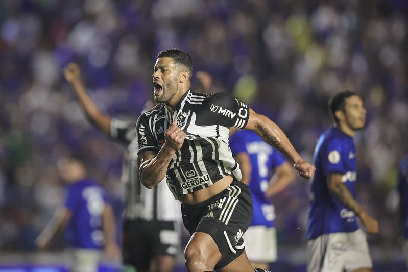 Hulk relembra gol de falta pelo Atlético em Rafael Cabral e crava: 'Não é culpa dele'