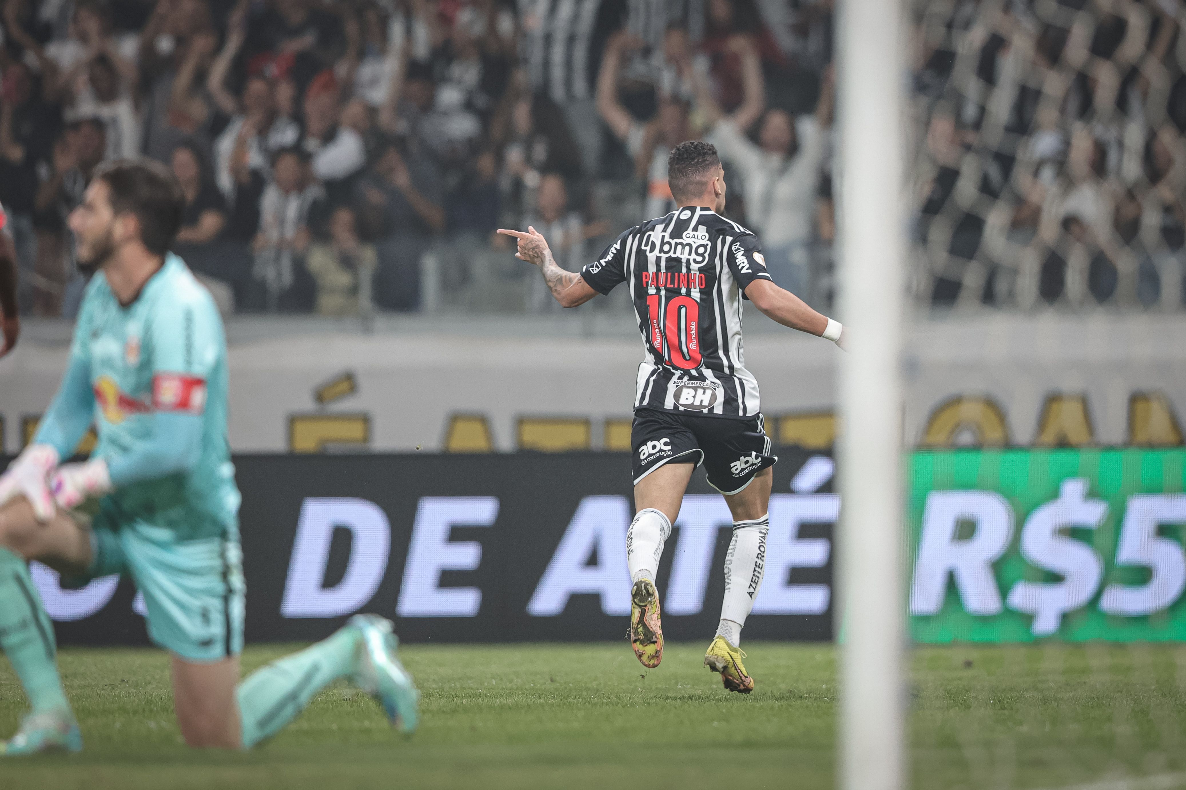 Sem Hulk e outros seis, Atlético encara Bragantino para colar no G4 da Série A