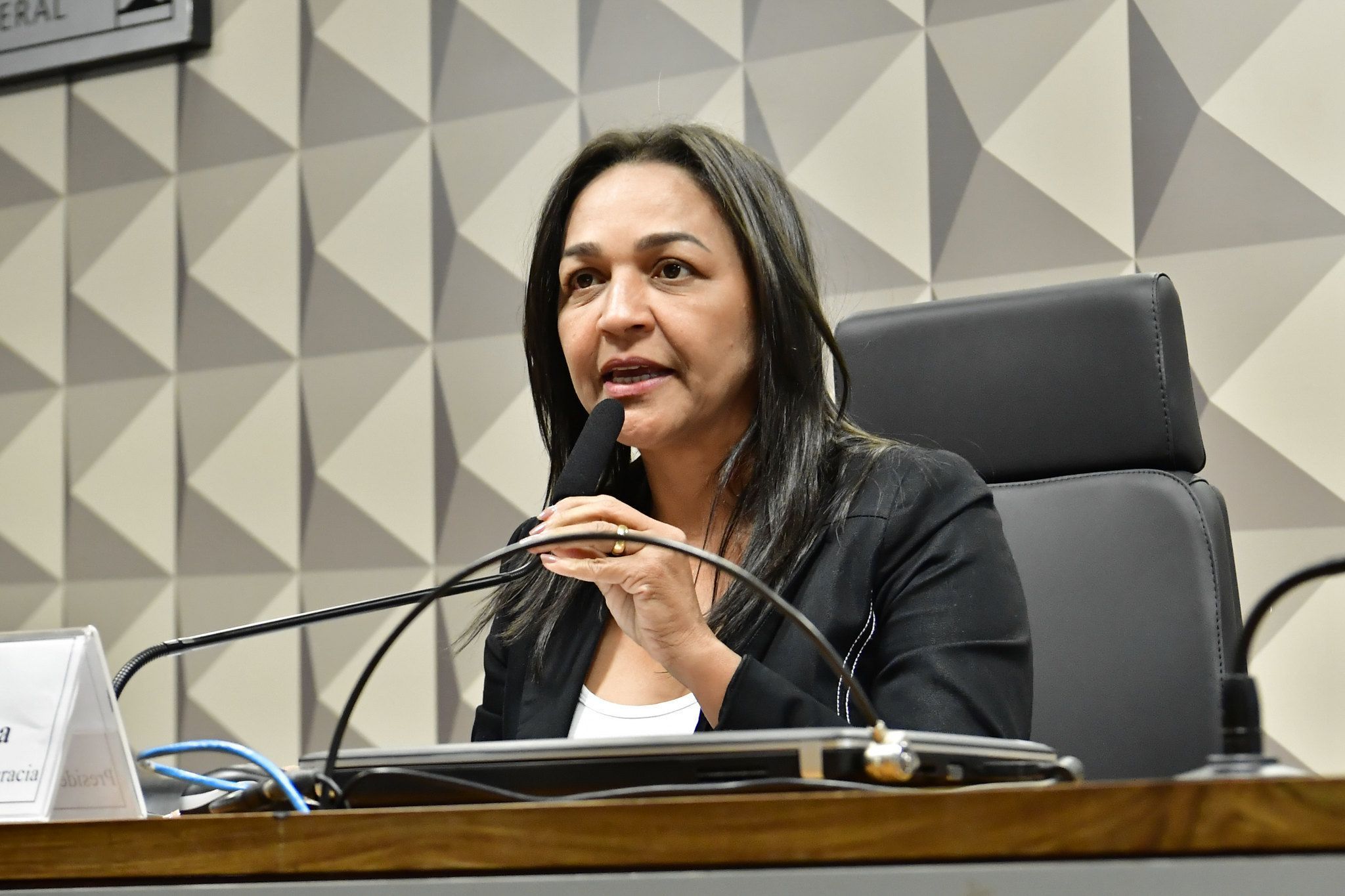 ‘Bolsonaro foi figura central do 8 de janeiro’, diz senadora que pede indiciamento do ex-presidente