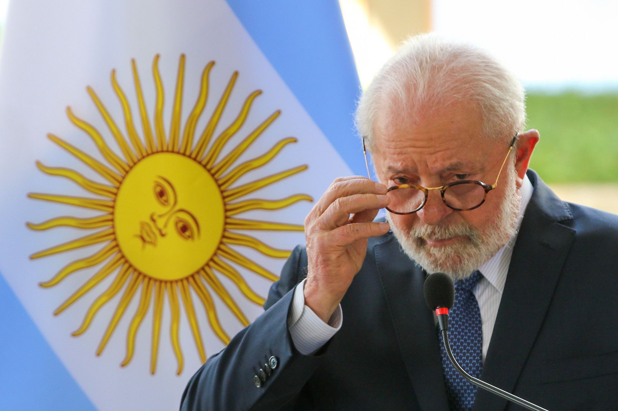 Posse de Milei: Lula declina de convite, e chanceler vai representar o Brasil na Argentina