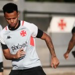 Vasco confirma empréstimo do lateral-esquerdo Riquelme para o Sport