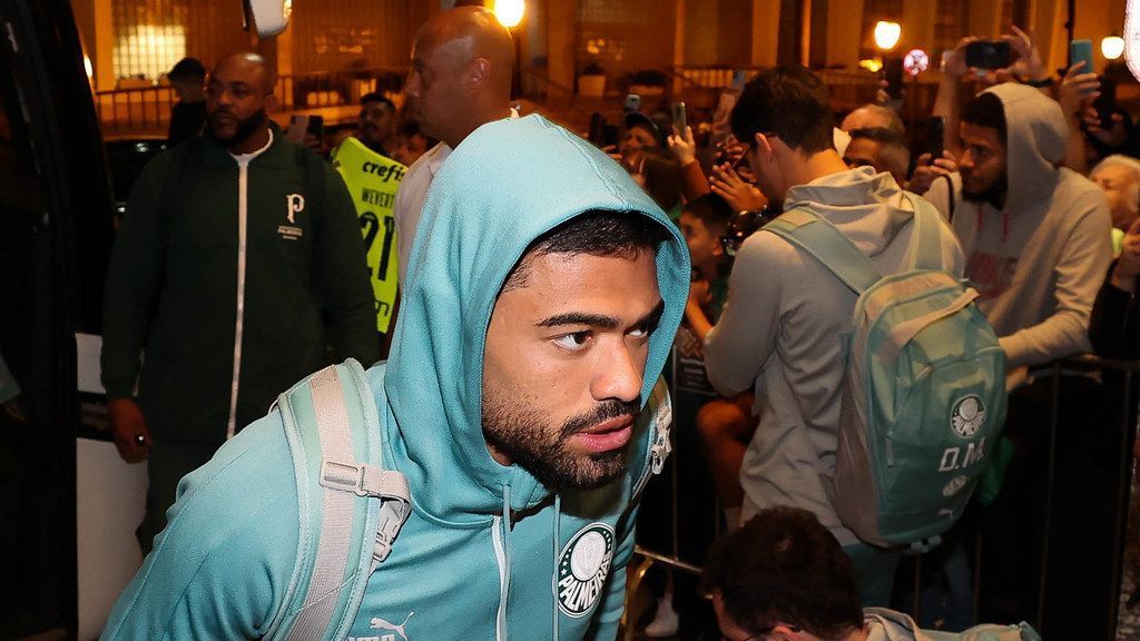 Palmeiras fica perto de vender meia, e Atlético pode ter lucro importante