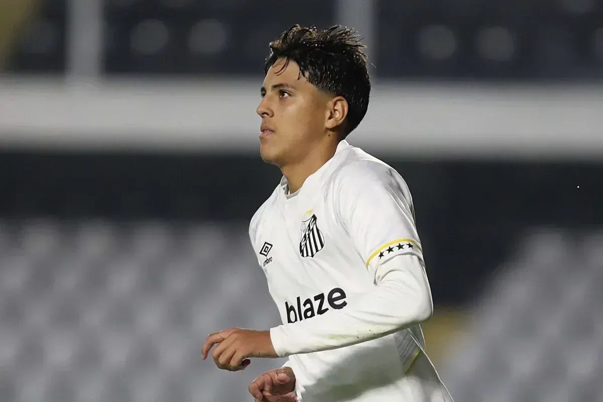 Grêmio encaminha empréstimo de joia da base do Santos