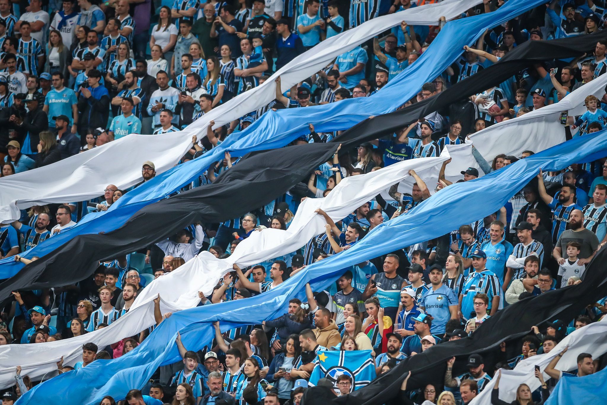 Grêmio teve superávit com futebol em 2023, mas registrou déficit geral de R$ 45,4 milhões