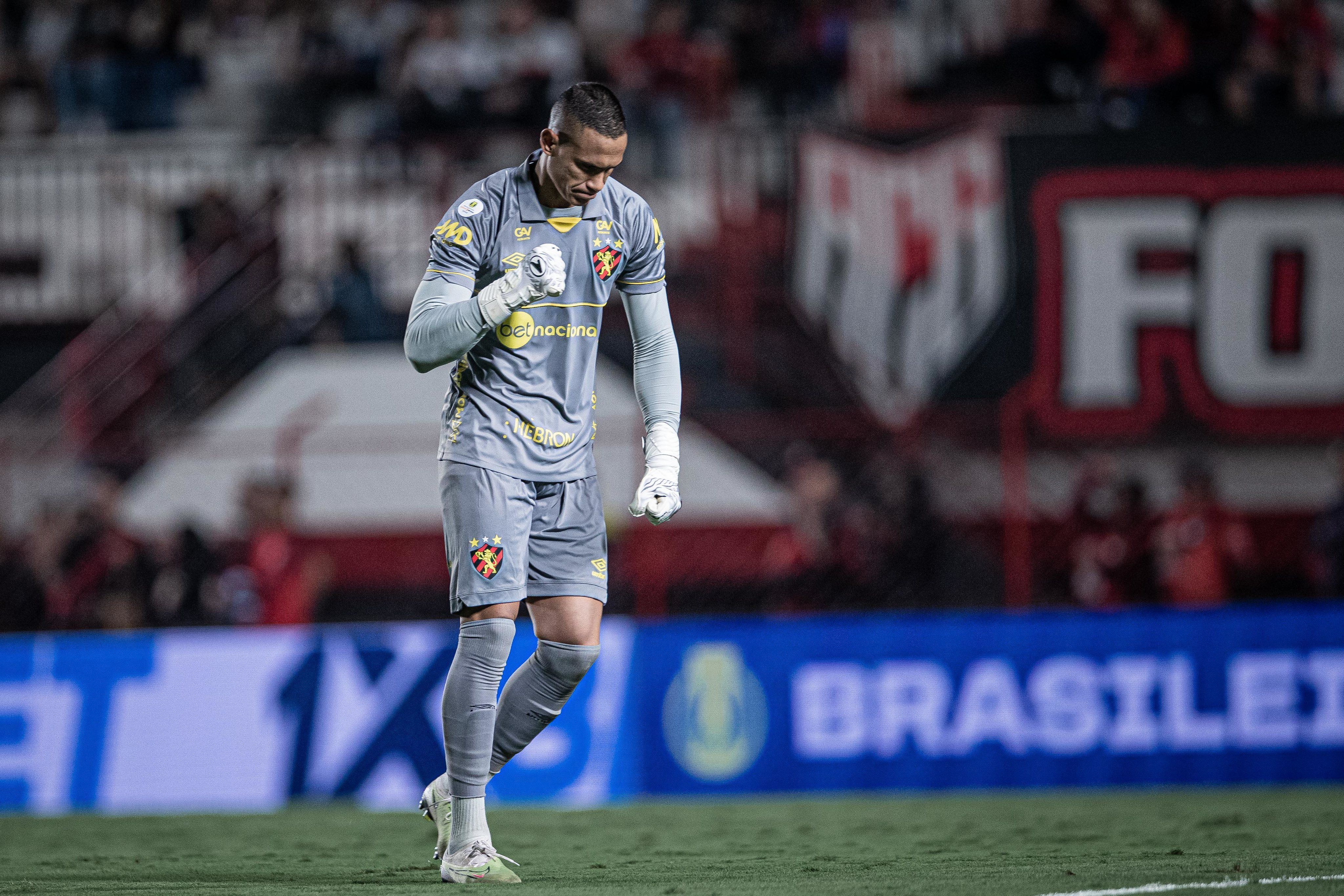Sport ratifica o empréstimo do goleiro Renan ao Juventude até o final de 2024