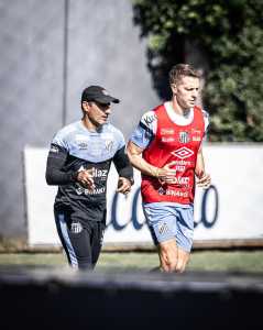 Julio Furch em treinamento no CT do Santos