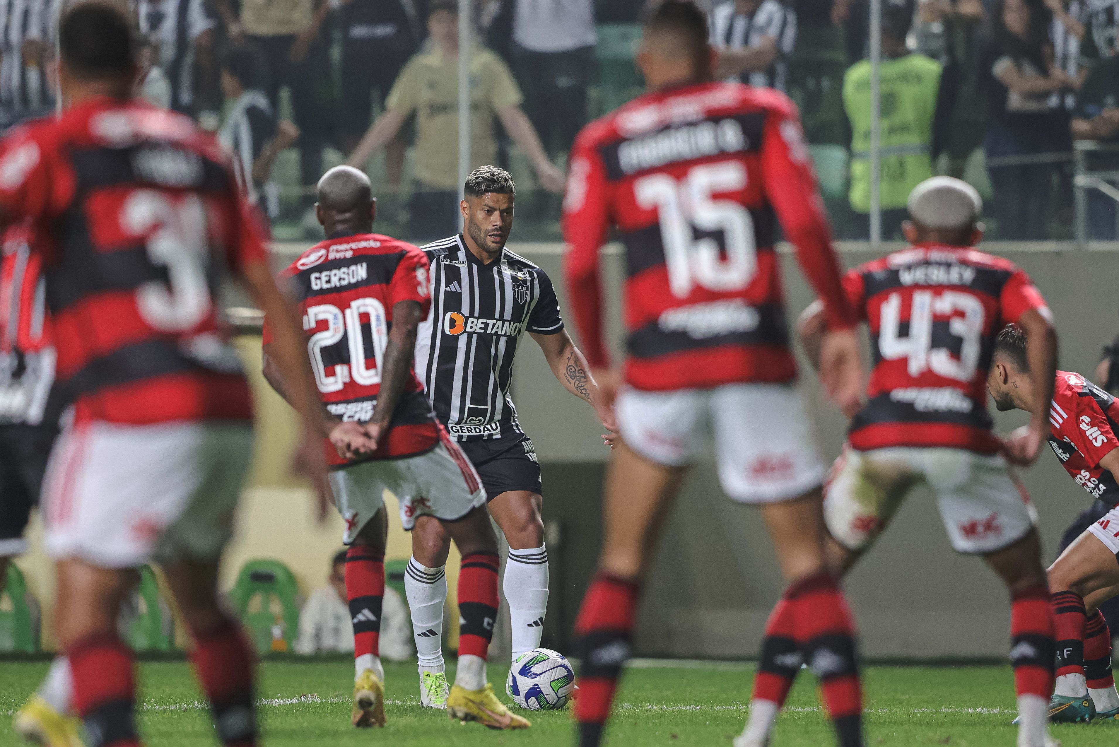 Atlético recebe líder Flamengo e tenta quebrar 'maldição do visitante' pelo Brasileiro
