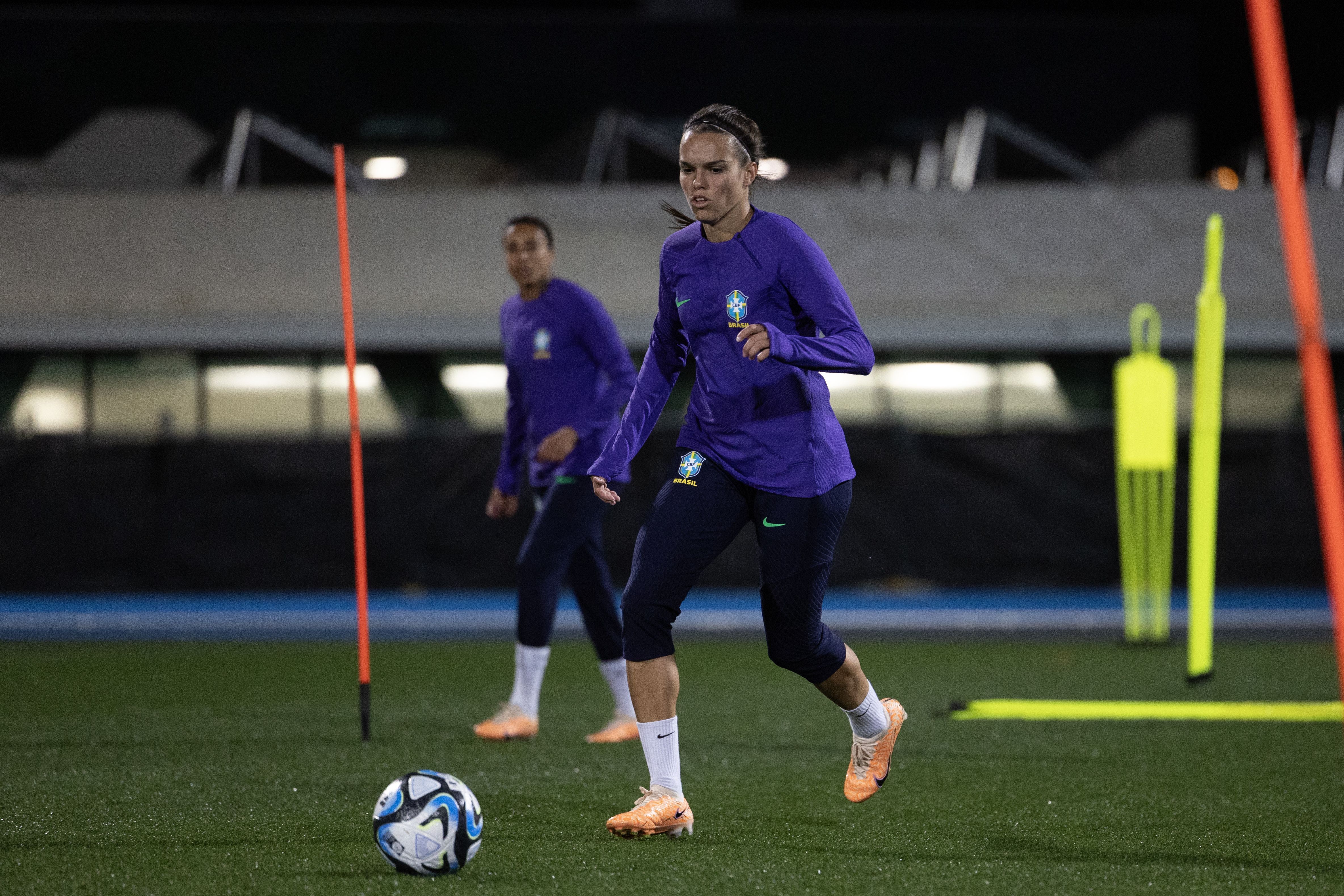Meio-campista sofre lesão é cortada da Seleção Brasileira Feminina