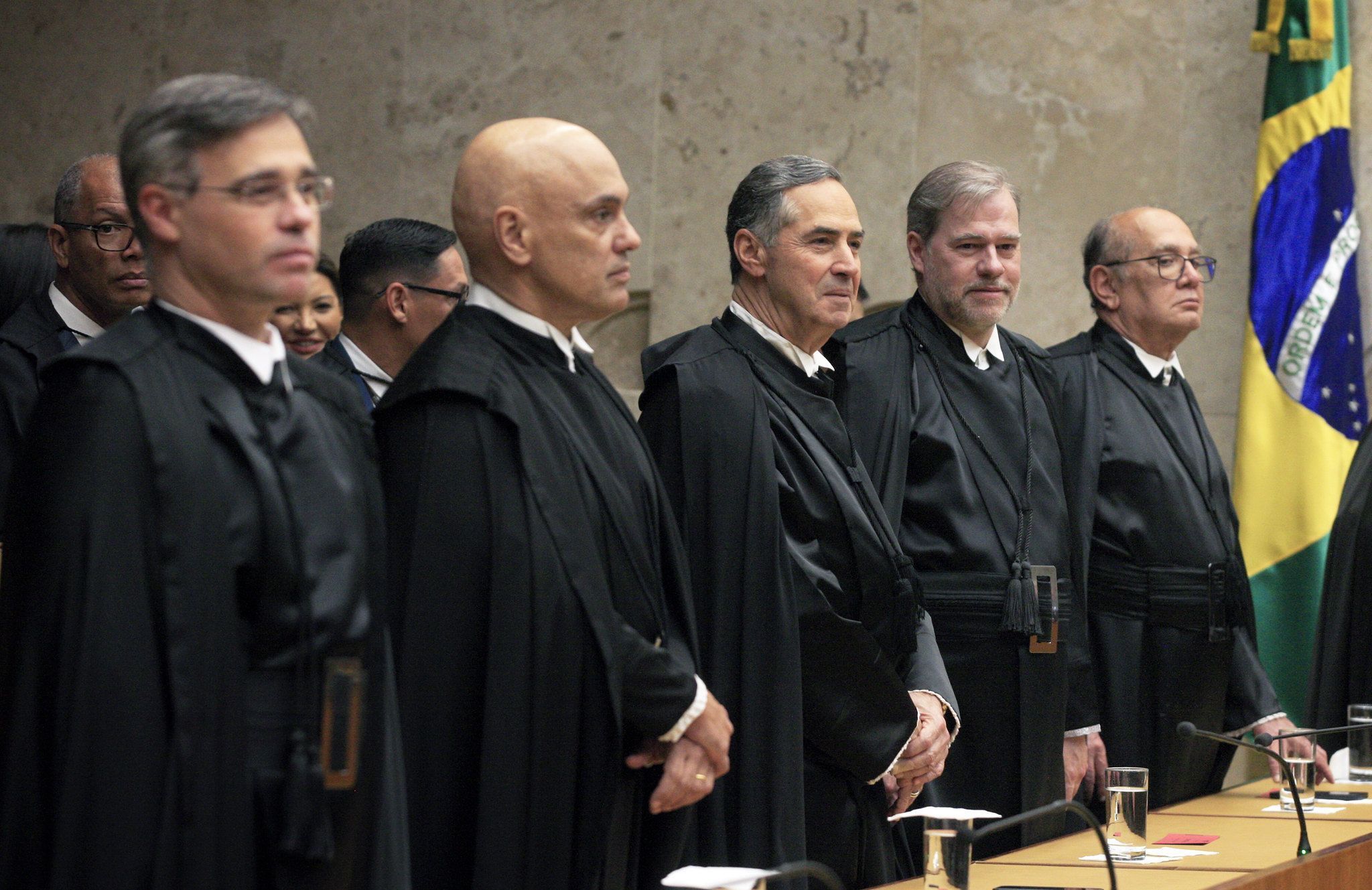 Integrantes do STF falam em 'tentativa de criminalizar' Alexandre de Moraes