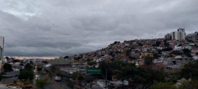 Dia amanhece nublado na manhã desta segunda (1º) na região Oeste de BH