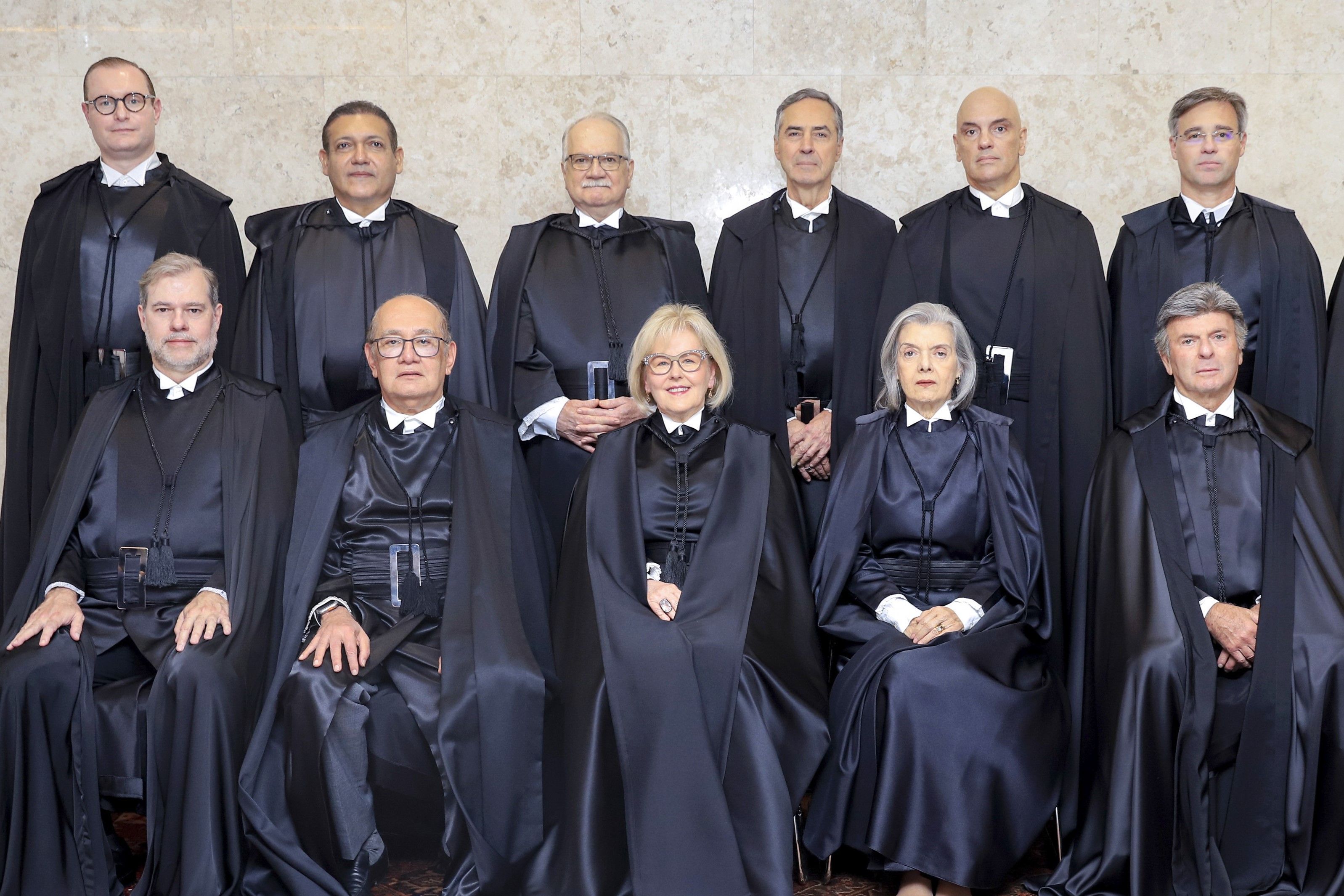 Ministros do STF celebram democracia inabalada um ano depois de atos antidemocráticos