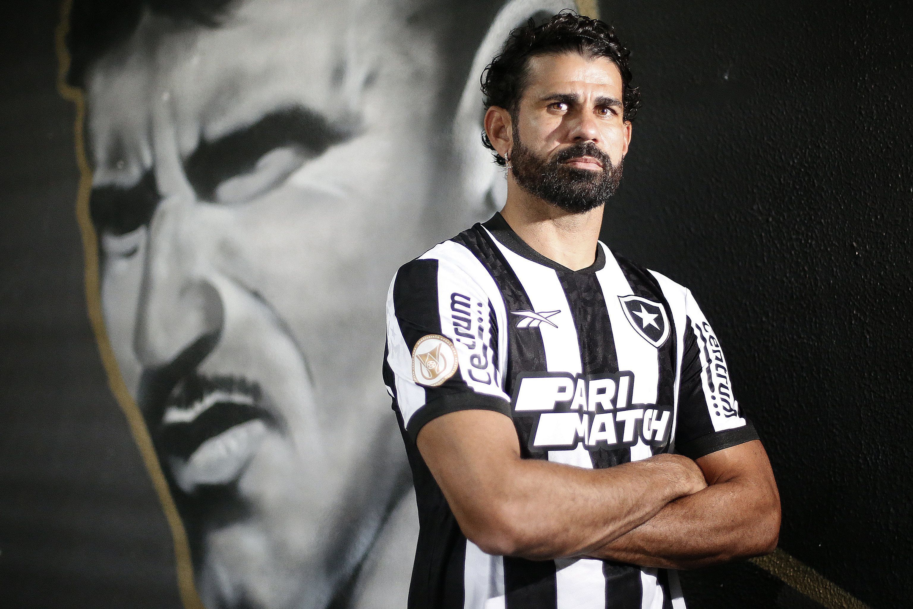 Com menos minutos do que o esperado, Diego Costa tem futuro incerto no Botafogo