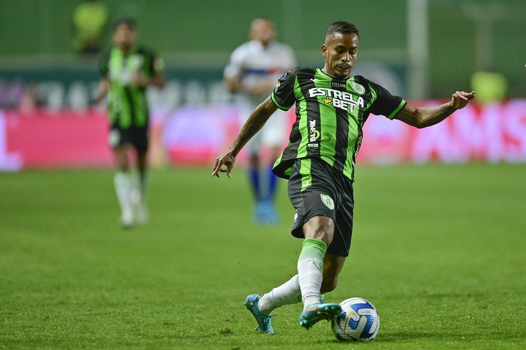 Clube da Série B anuncia contratação de ex-atacante do América
