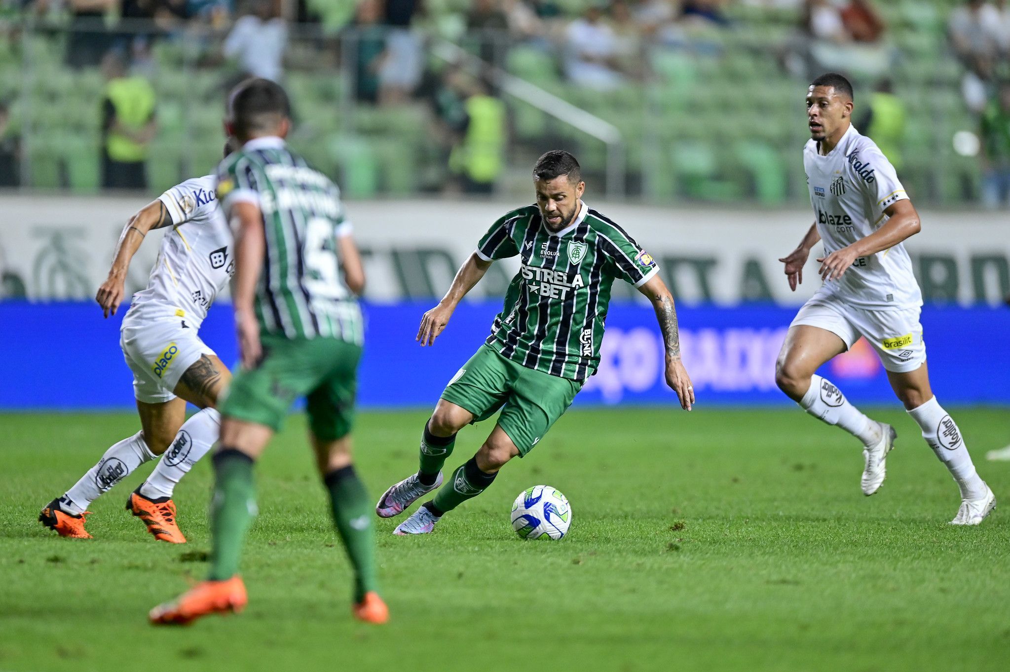 América defende tabu histórico em duelo com o Santos pela Série B