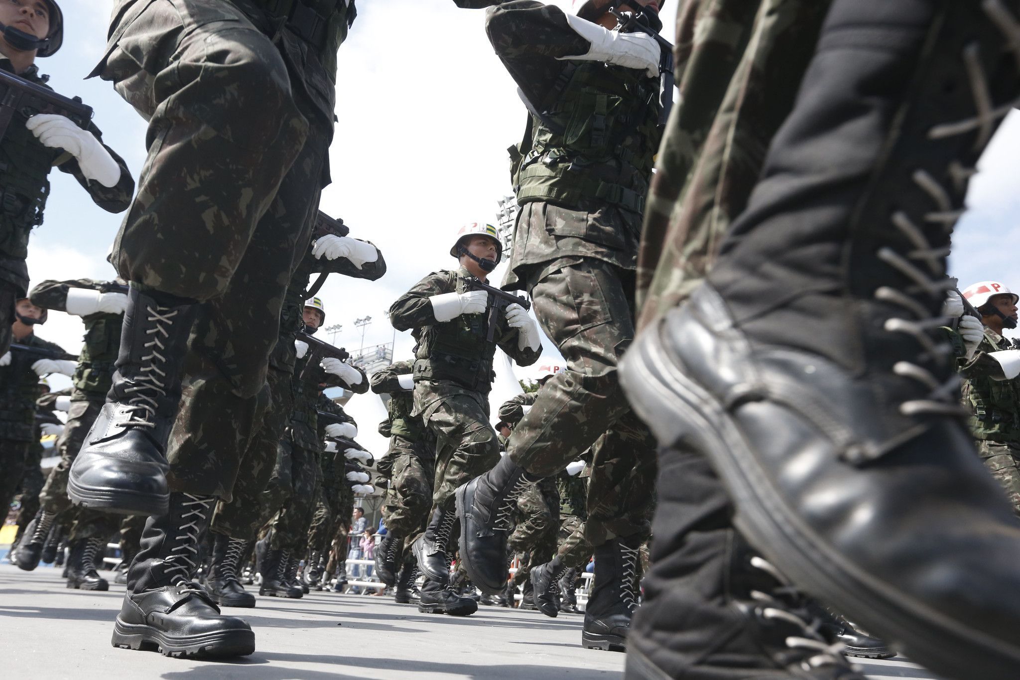 Mudança na aposentadoria de militares fica para o ano que vem