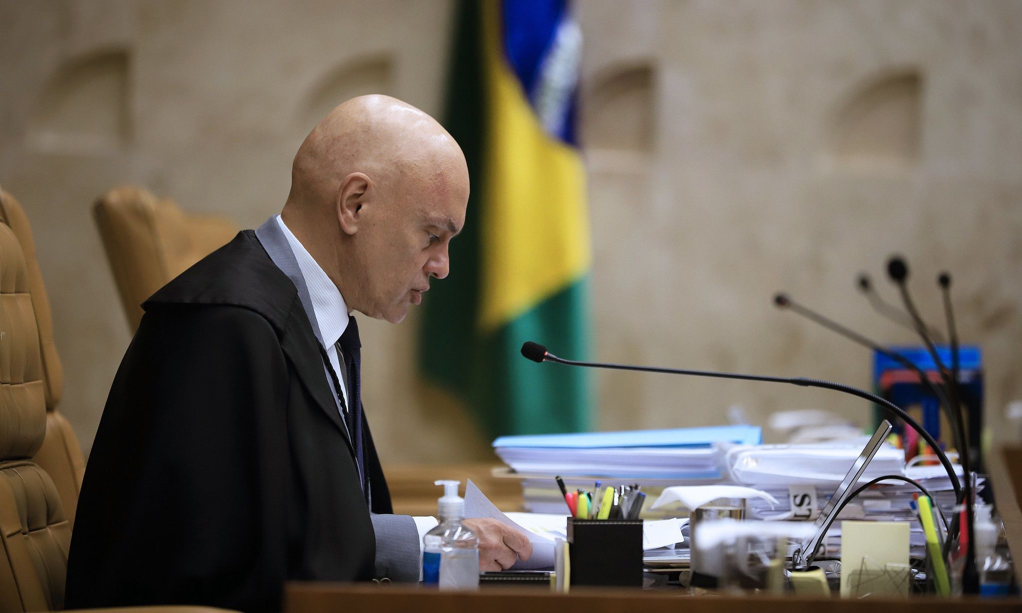 STF julga recursos de réus pelo 8/1. Relator, Moraes vota pela rejeição de todos os pedidos