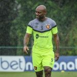 Atlético-GO avalia contratação de Vágner Love, ex-Sport