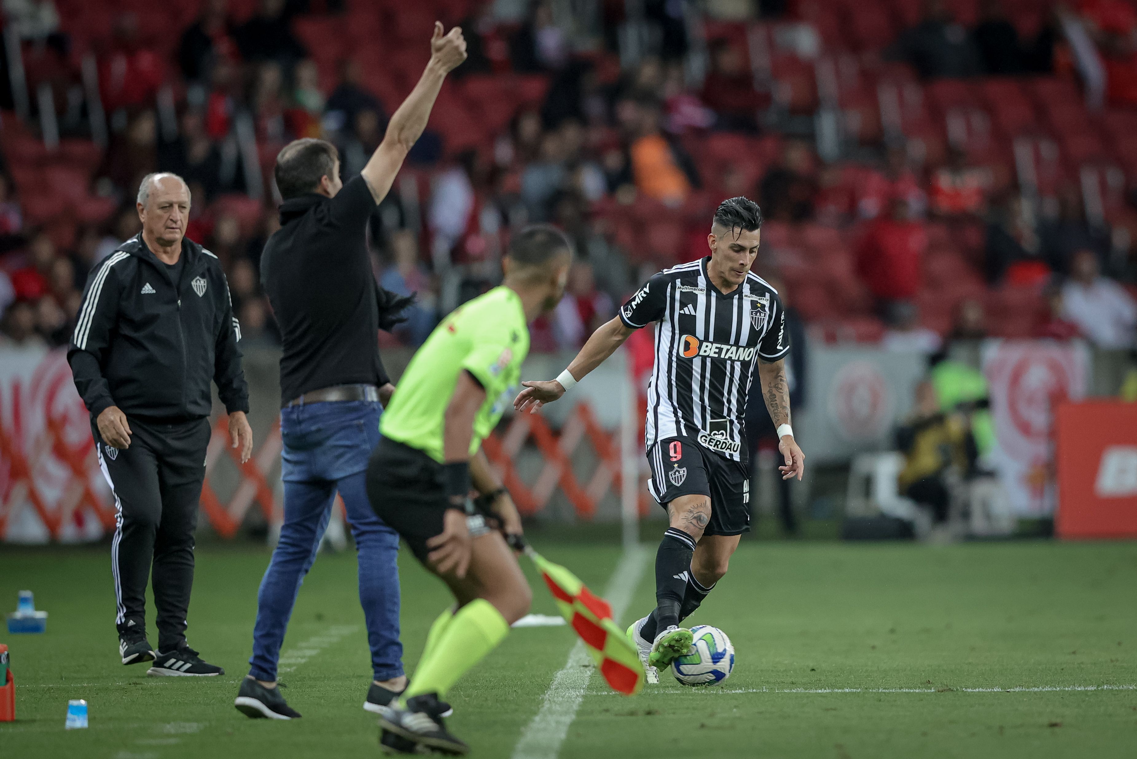 Felipão igualará número de jogos de Coudet pelo Atlético