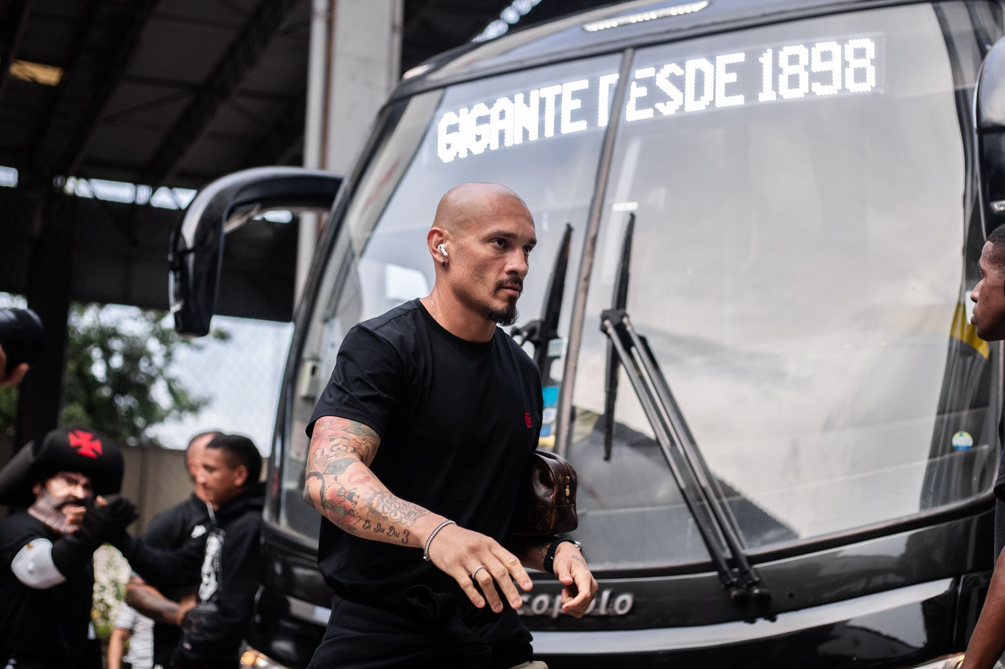 Coritiba se acerta com o Vasco e fica próximo da contratação de veterano zagueiro