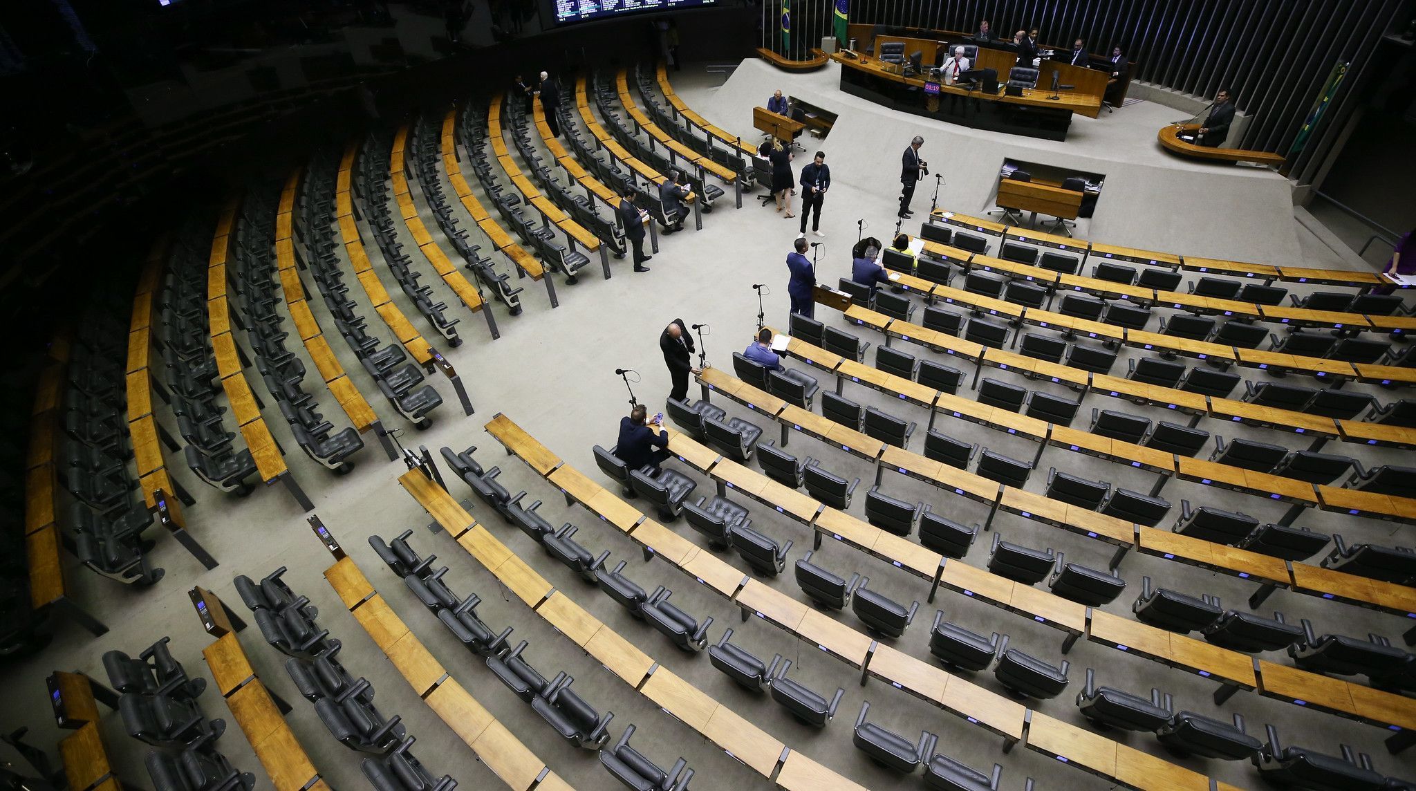 Lula exonera ministros para votarem MP alternativa ao IOF