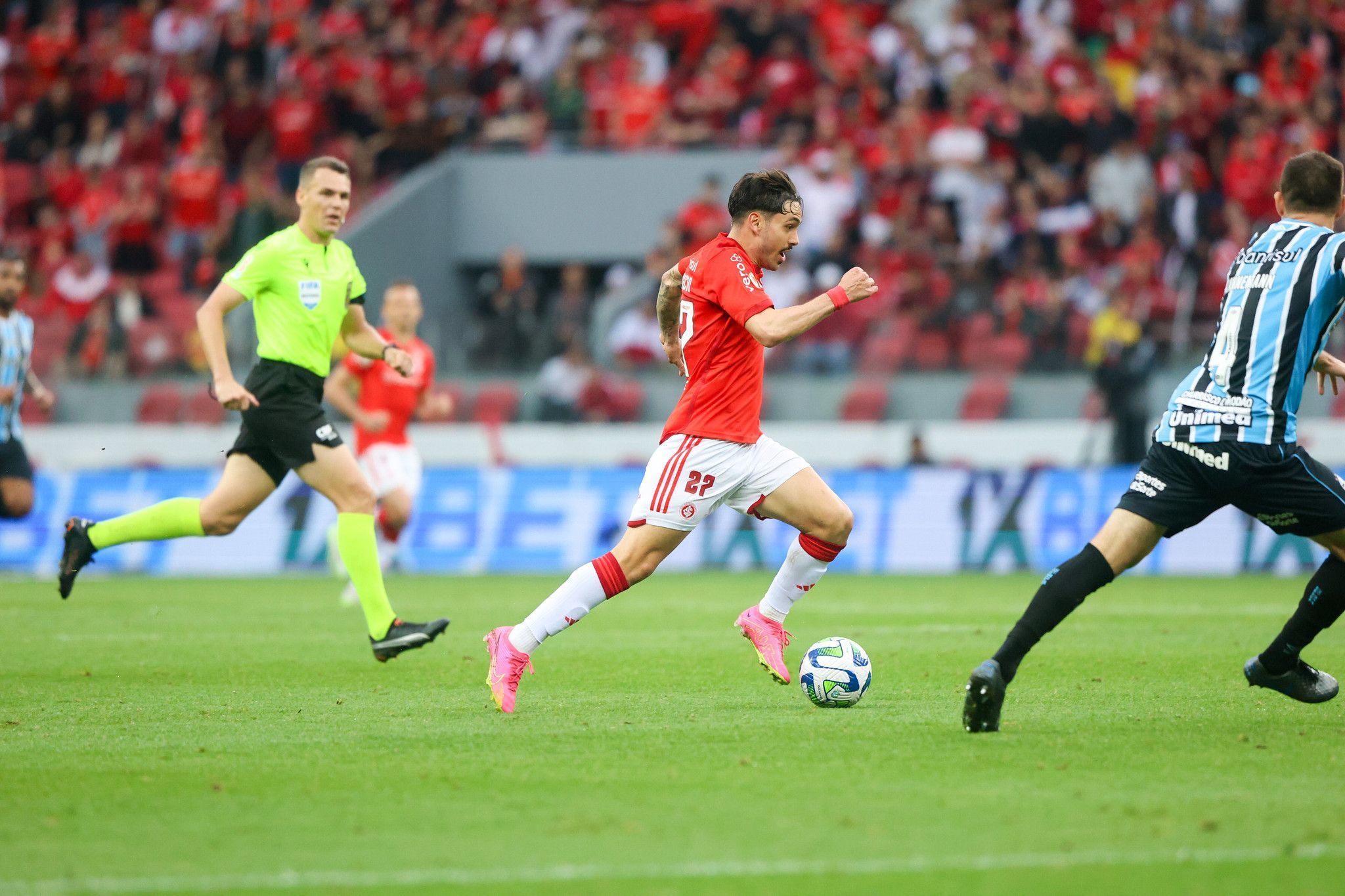 Inter e Grêmio tentam viabilizar uso do VAR no GreNal 441