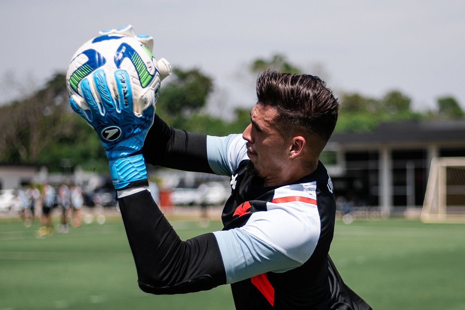 Litígio com agentes de Lucas Piton esfria permanência de Ivan no Vasco