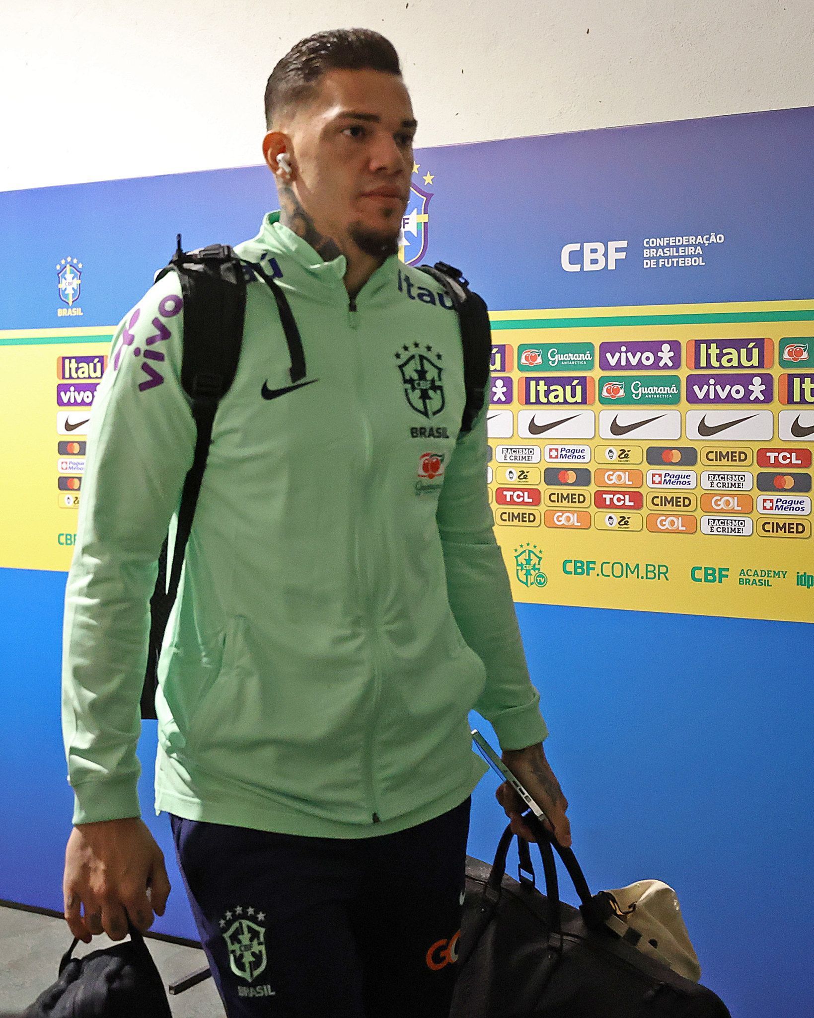 Ederson, da Seleção Brasileira, é finalista do prêmio de Melhor Goleiro de 2023