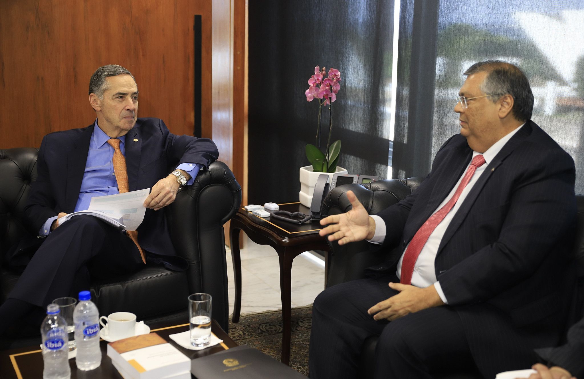 ‘Saudamos a chegada dele com muita alegria’, diz Barroso sobre Dino no STF