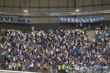 Torcida do Cruzeiro na Arena MRV, estádio do Atlético