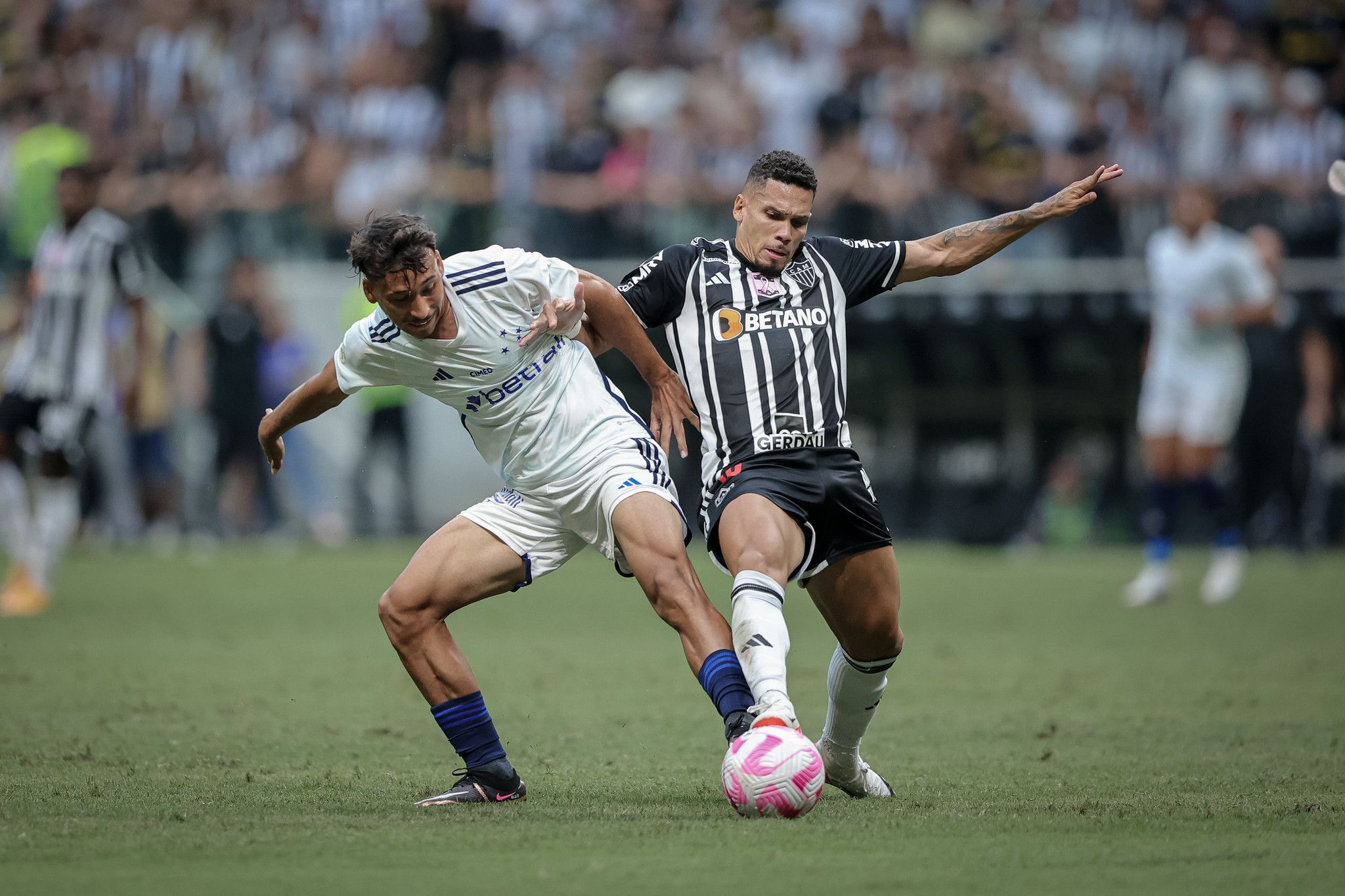 Saiba quanto Atlético e Cruzeiro faturaram com direitos de TV no Brasileirão 2023