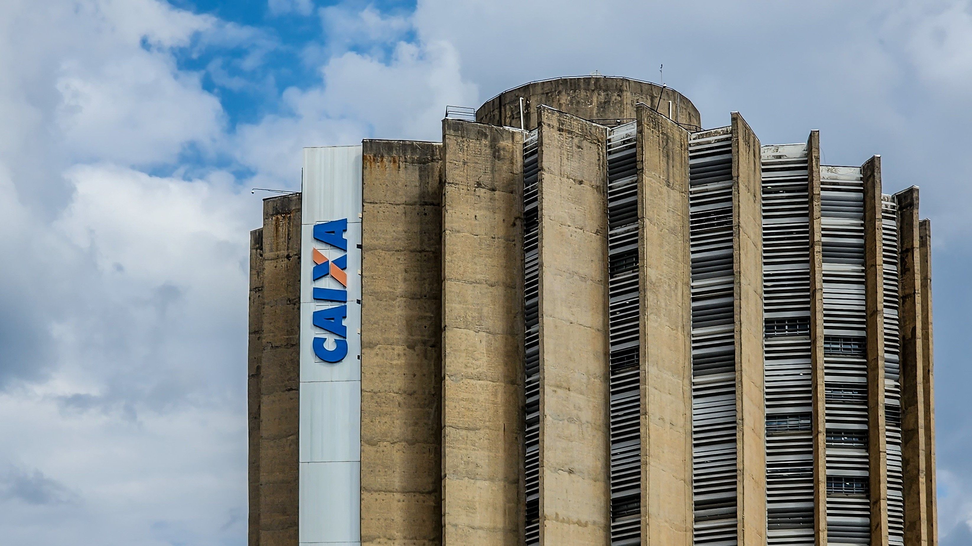 Caixa confirma concurso com 4 mil vagas; salários podem chegar a R$6 mil
