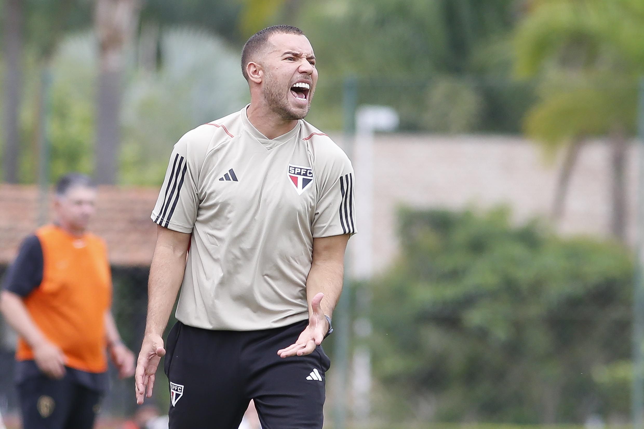 Técnico do Sub-17 do São Paulo conclui Licença para treinadores da CBF