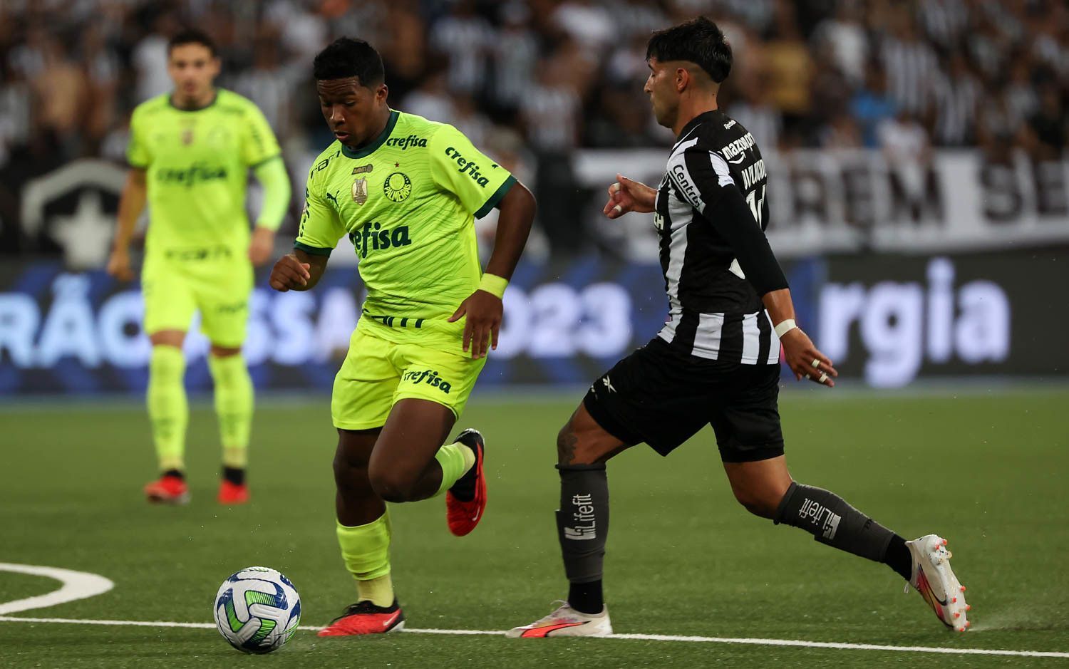 Senador quer ouvir, em CPI, árbitros da virada histórica do Palmeiras sobre o Botafogo pelo Brasileirão