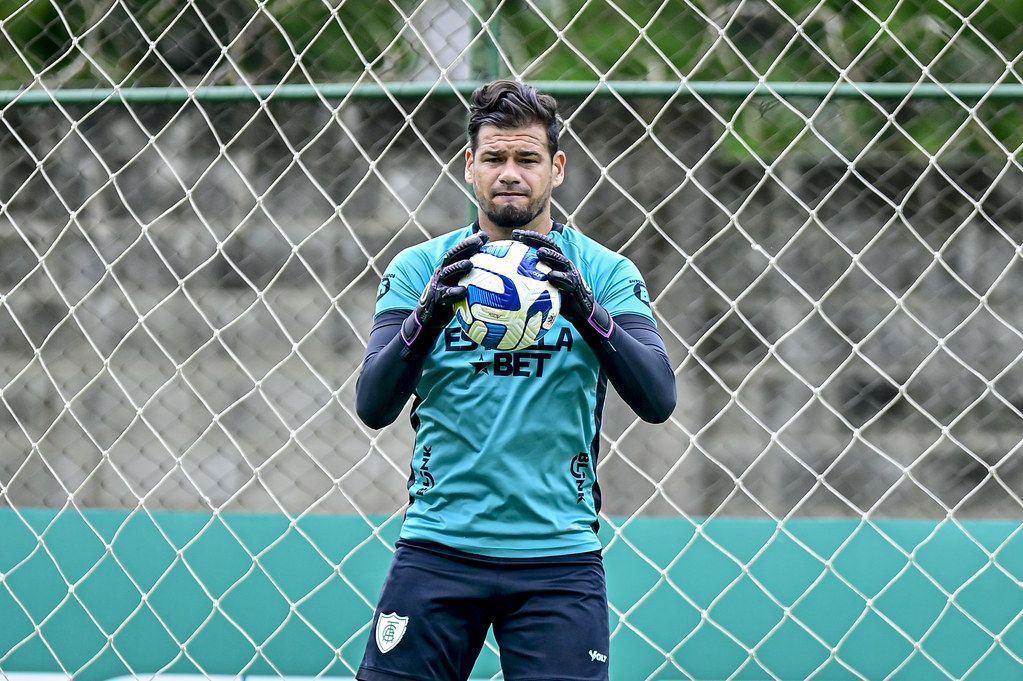América oficializa saída de Matheus Cavichioli e faz agradecimento