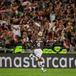 John Kennedy viaja para o México e fica por exames para deixar o Fluminense